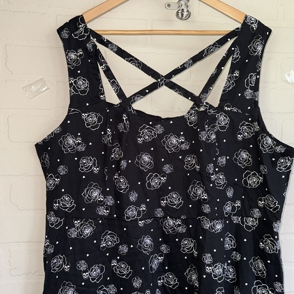 Torrid dress Black white skull rose floral retro swing dress 26 4X NEW - Picture 3 of 8